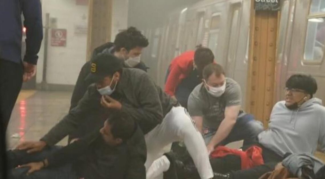 NYC mayor honors Brooklyn subway attack heroes