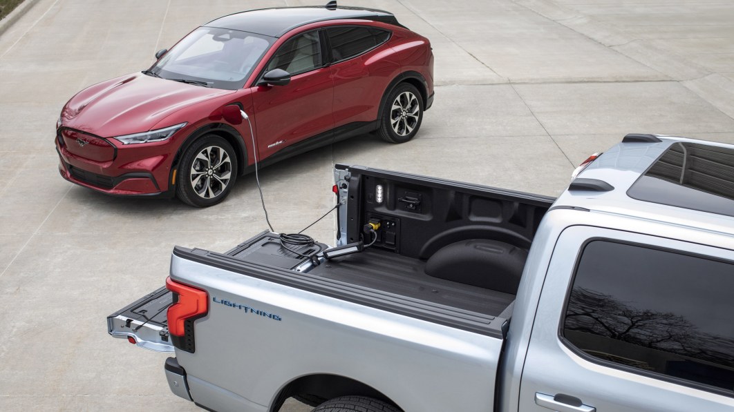 Ford F-150 Lightning and F-150 PowerBoost Hybrid can charge other EVs