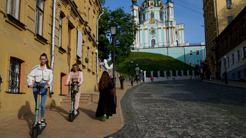 Live updates | EU: Russians have future in their hands