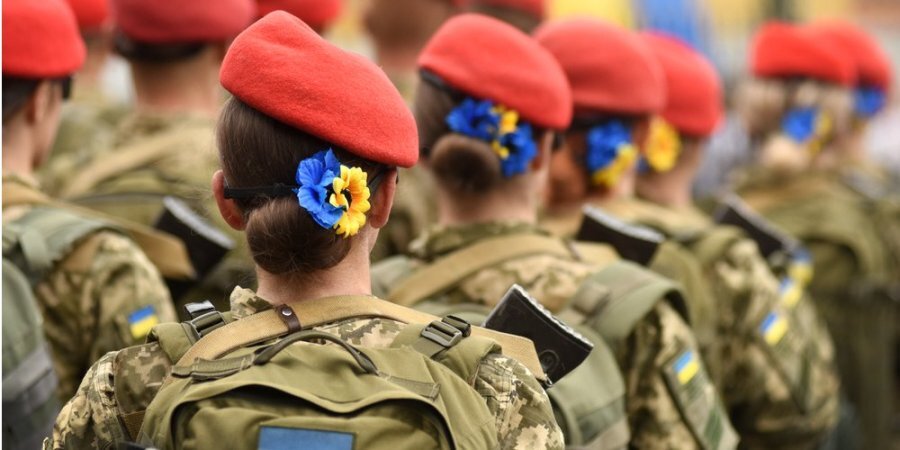 With the beginning of the war, Ukrainian women took a course on naturalness and fell in love with military uniforms (Photo:depositphotos/Bumble Dee Alamy)