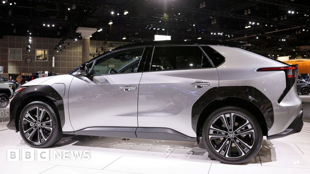 Toyota recalls electric cars over concerns about loose wheels