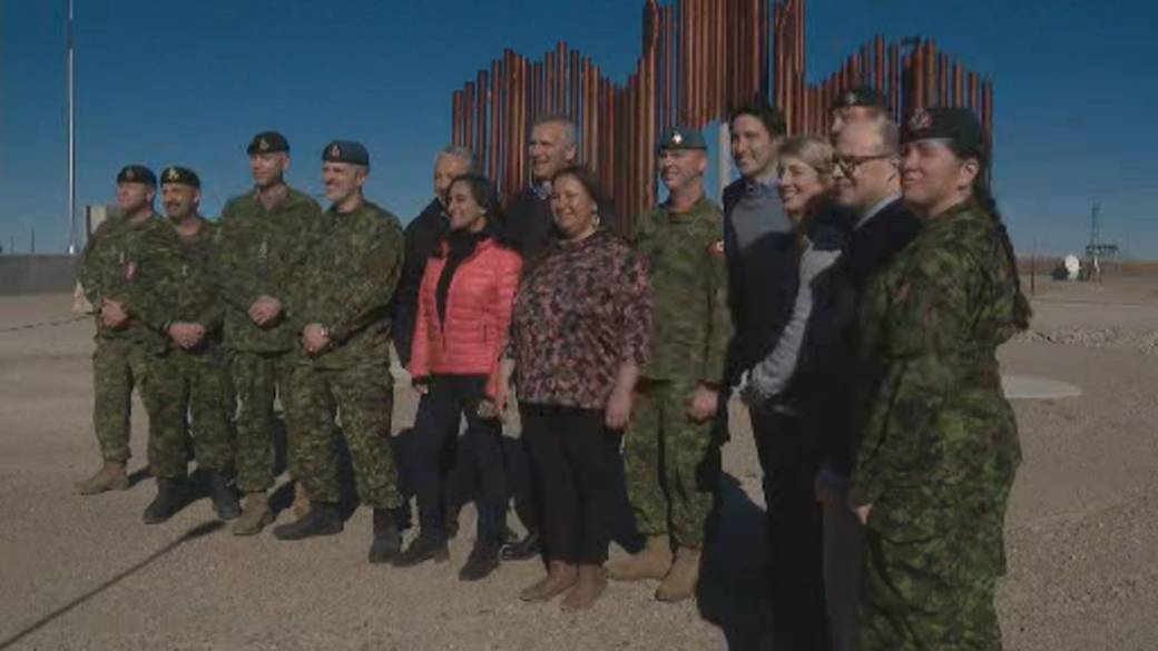 Click to play video: 'Trudeau, NATO’s Stoltenberg tour Arctic defences'
