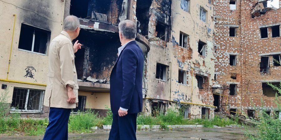 Former UN Secretary-General Ban Ki-moon and former Bolivian President Juan Manuel Santos Calderon saw traces of Russian war crimes in Kyiv oblast (Photo:The Elders / Twitter)