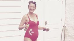 Blake Lively shares pregnancy pics to thwart paparazzi