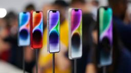 Why wireless carriers are able to give out iPhone 14s for free