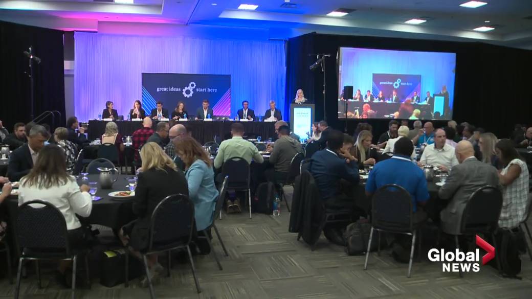 Click to play video: 'UCP leadership candidates spar over sovereignty act at conference in Fort McMurray'