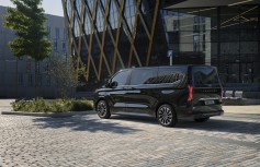 Ford E-Tourneo Titanium X