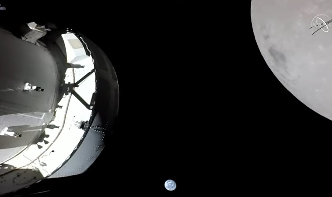 Artemis 1's Orion sees Earth setting behind moon (video)