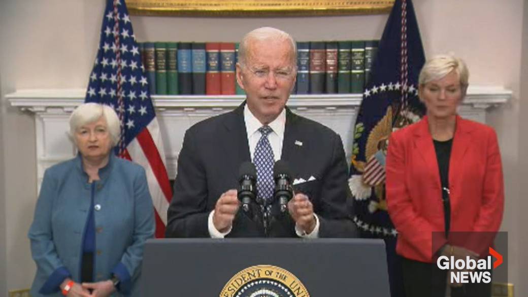 Click to play video: 'Biden accuses oil and gas companies of ‘war profiteering,’ threatens tax increase'