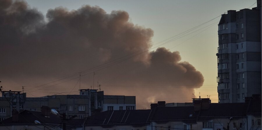 Smoke rises above Lviv after the strike on November 15 (Photo:REUTERS/Pavlo Palamarchuk)