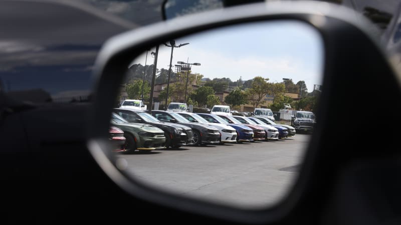 Survey finds average U.S. car buyer willing to pay 37% over MSRP
