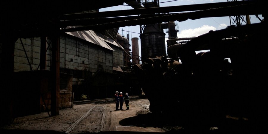 Employees of the Steel Plant ArcelorMittal Kryvyi Rih, April 27, 2022 (Photo:REUTERS/Ueslei Marcelino/File Photo)