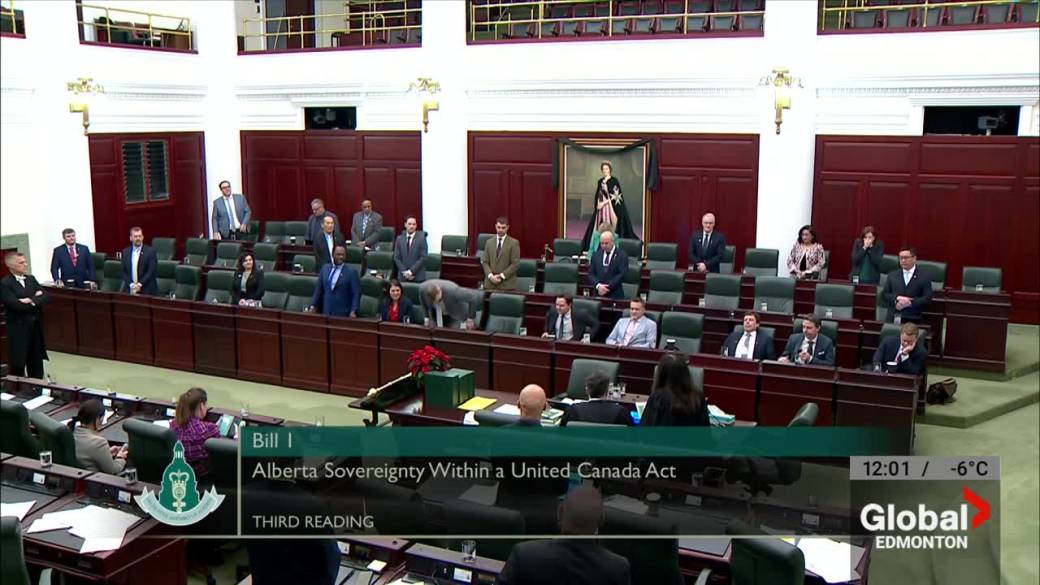 Click to play video: 'Alberta passes sovereignty act, but first strips out sweeping powers to cabinet'