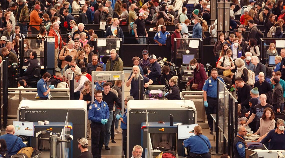 TSA confiscated a record number of guns in 2022