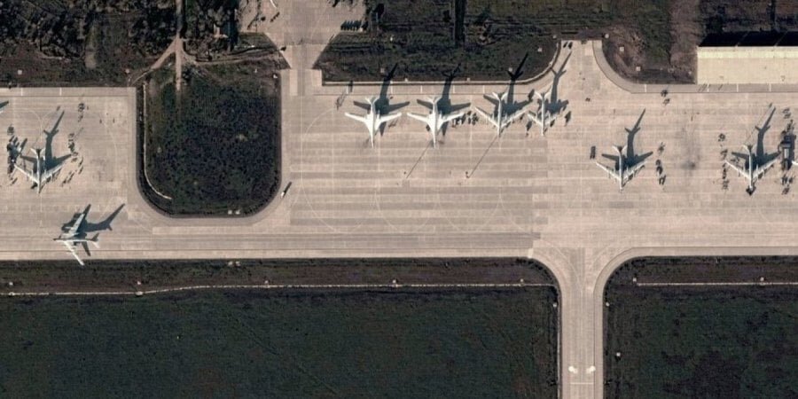 Satellite image of Engels Airfield on November 28 (Photo:Maxar Technologies)