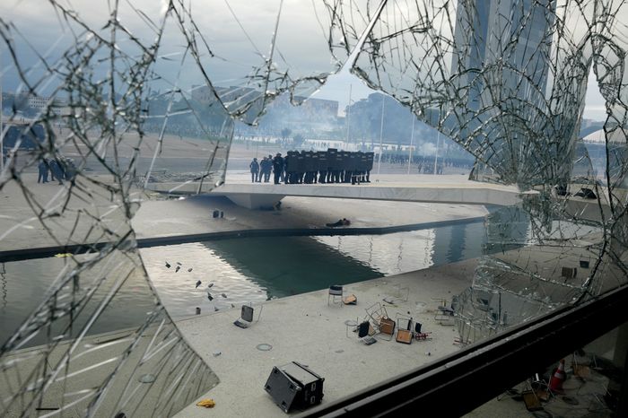 Brazil’s Military Stopped Mob at Capital, Ignoring Calls to Stage a Coup