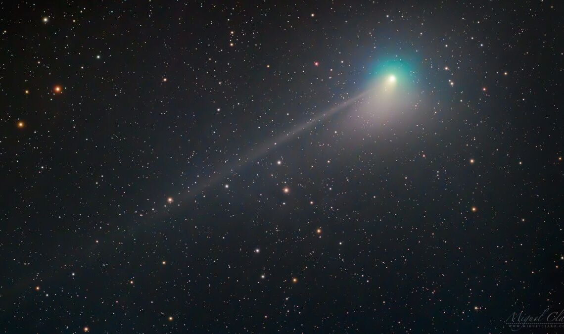Comet C/2022 E3 (ZTF) shines bright while closest to the sun in gorgeous photo