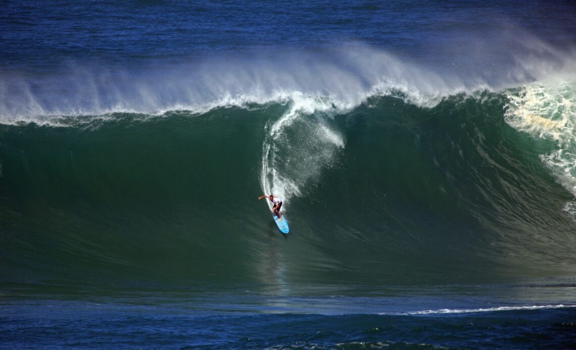 Hawaii surf contest The Eddie returns with women competing alongside men for the first time
