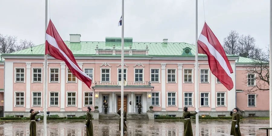 Flags of Latvia (Photo:Kersti Kaljulaid/Twitter)