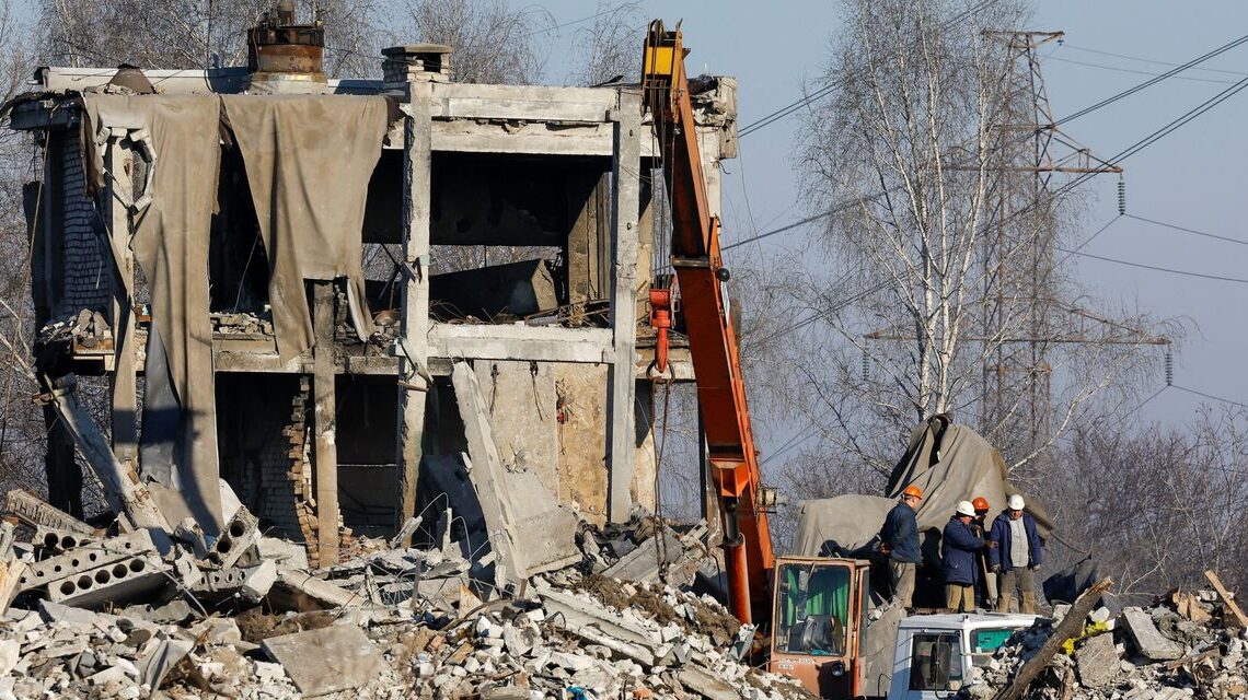 Russia’s Basic Errors Jeopardize Its Ukraine Forces, Military Analysts Say