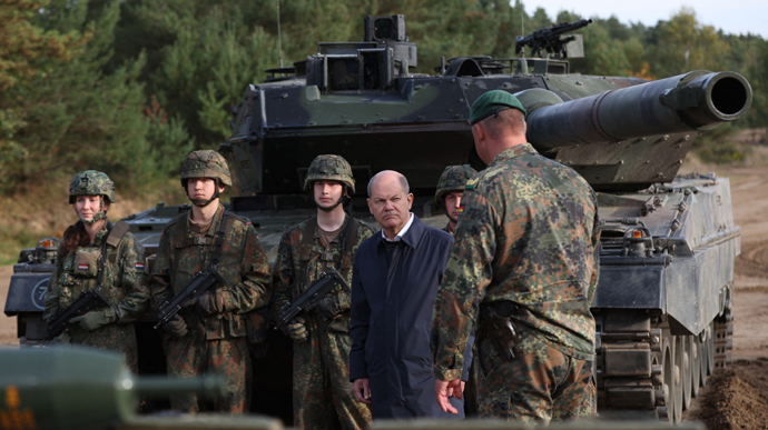 Scholz to give Ukraine Leopard 2 tanks