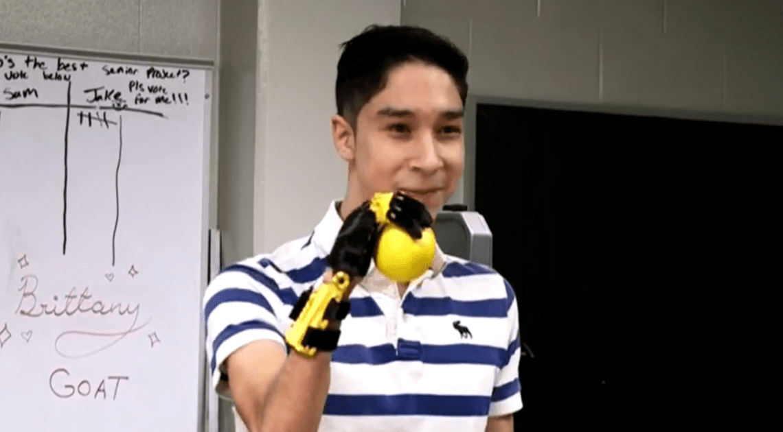 Tennessee students create robotic hand for new classmate: "They changed my life"