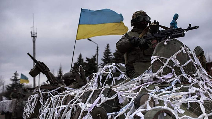Ukrainian defenders kill about 690 occupiers and destroy 4 helicopters and 2 aircraft in a day