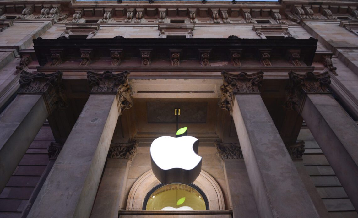 UK Apple Store workers sign first union contract