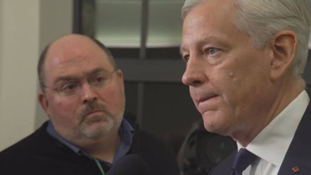 Click to play video: 'Former McKinsey head Dominic Barton grilled over federal contracts'