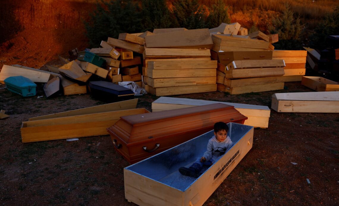 Photos: Life in a cemetery after Turkey’s earthquakes | Earthquakes News