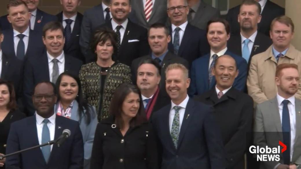 Click to play video: 'A look at gender parity in Alberta provincial politics'