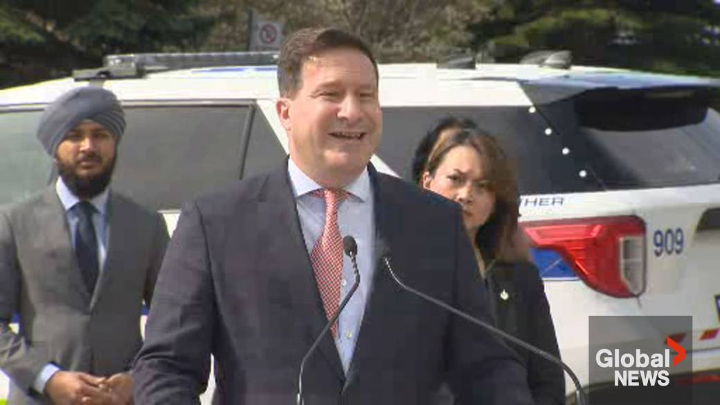 Click to play video: 'Ottawa renews crackdown on gun, gang violence with $390M in funding'
