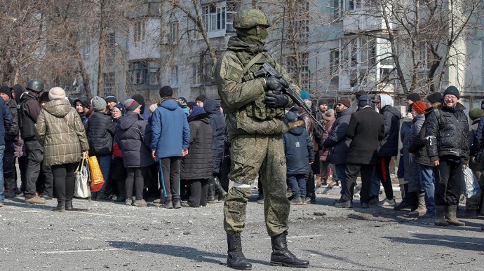 Russians take 300 Ukrainian people, including children, to Berdiansk in 3 days