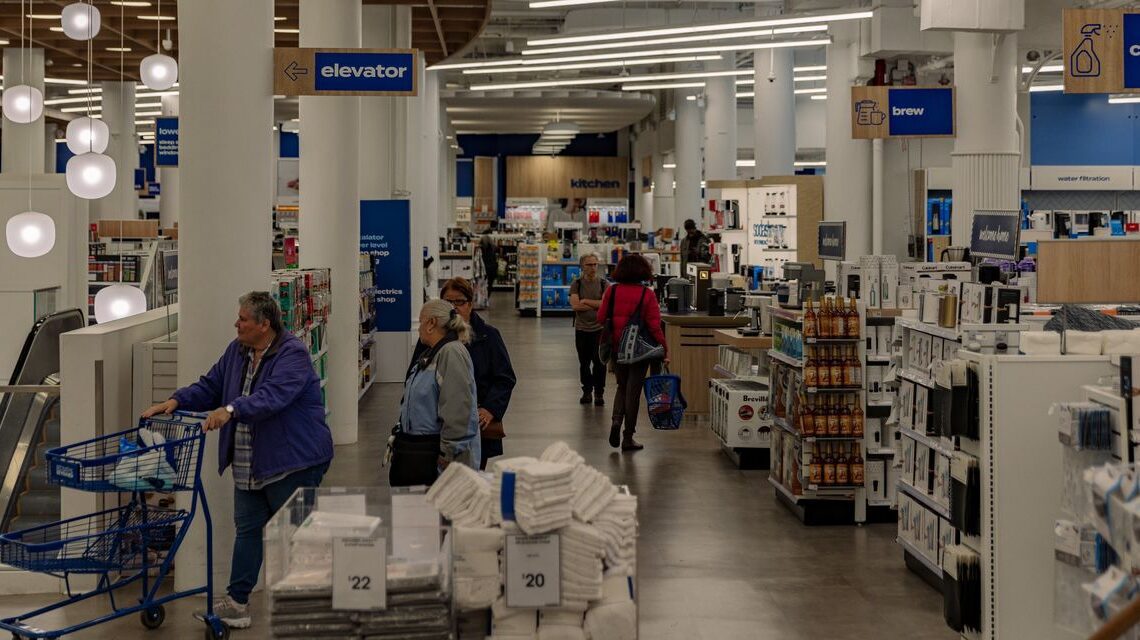 Some Investors Aren't Giving Up on Bed Bath & Beyond