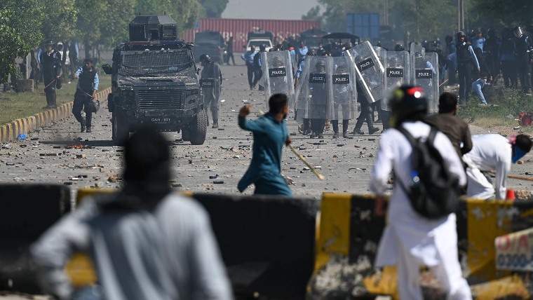 Supporters of ousted prime minister arrested in Pakistan