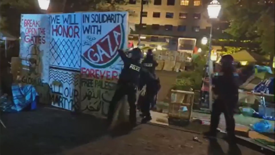 University of Chicago police clear out encampments protesting war on Gaza