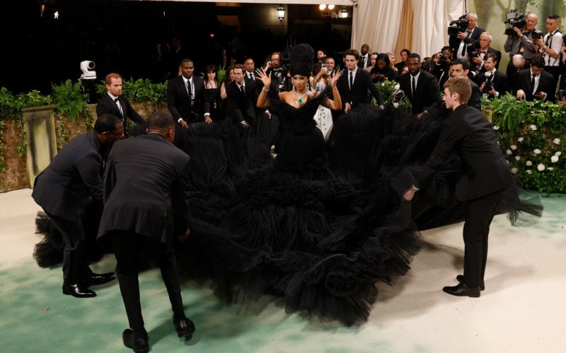 All The Celebs Who Struggled on the Met Gala Stairs
