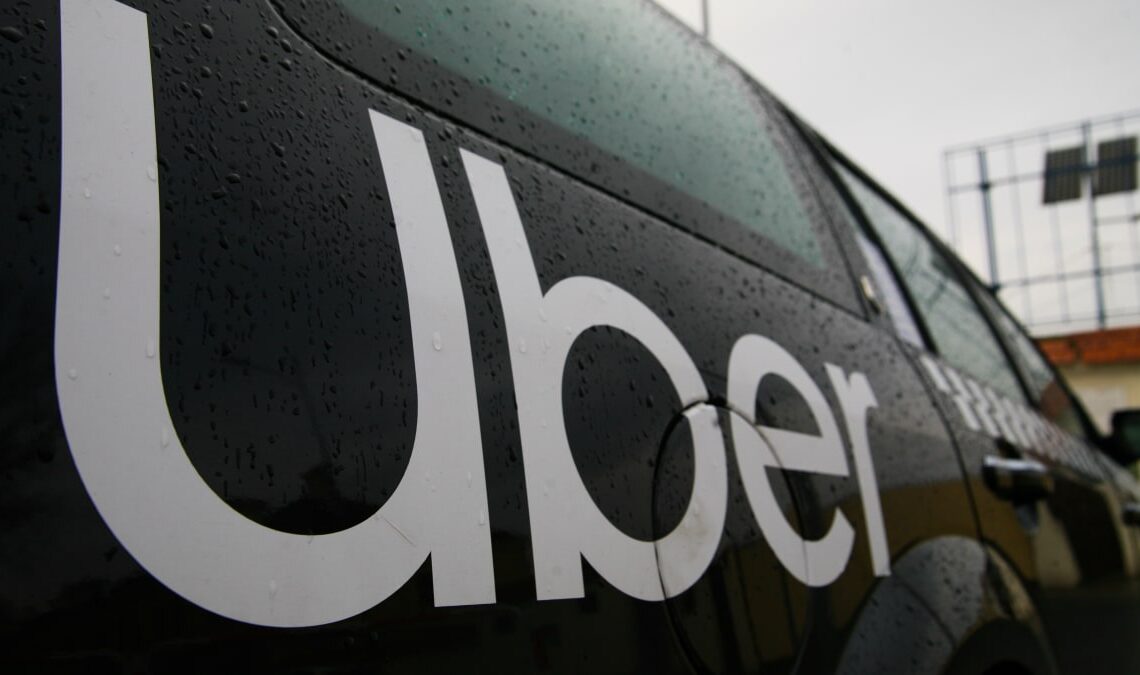 Uber pays U.S. car owners to switch to other transport modes for five weeks