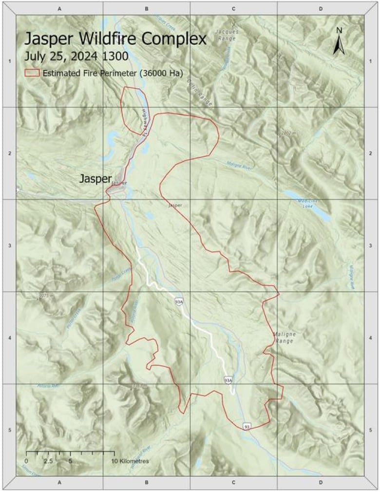 Red lines outline the approixmate boundaries of a wildfire on a map.