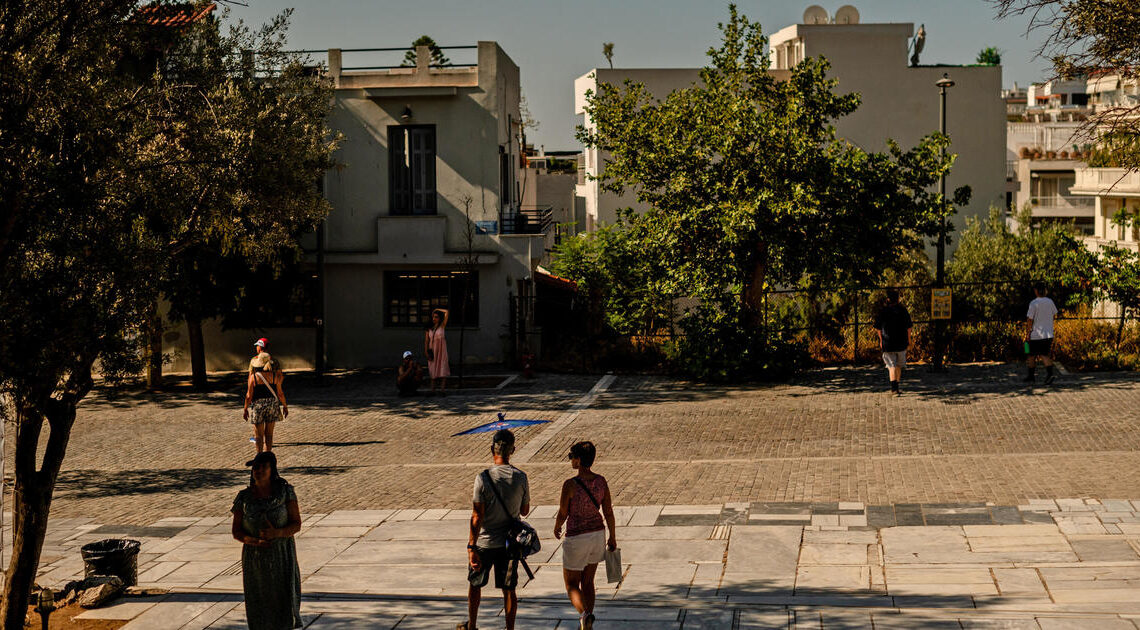 Lightning strikes in Greece start fires, kill cattle amid dangerous heat wave