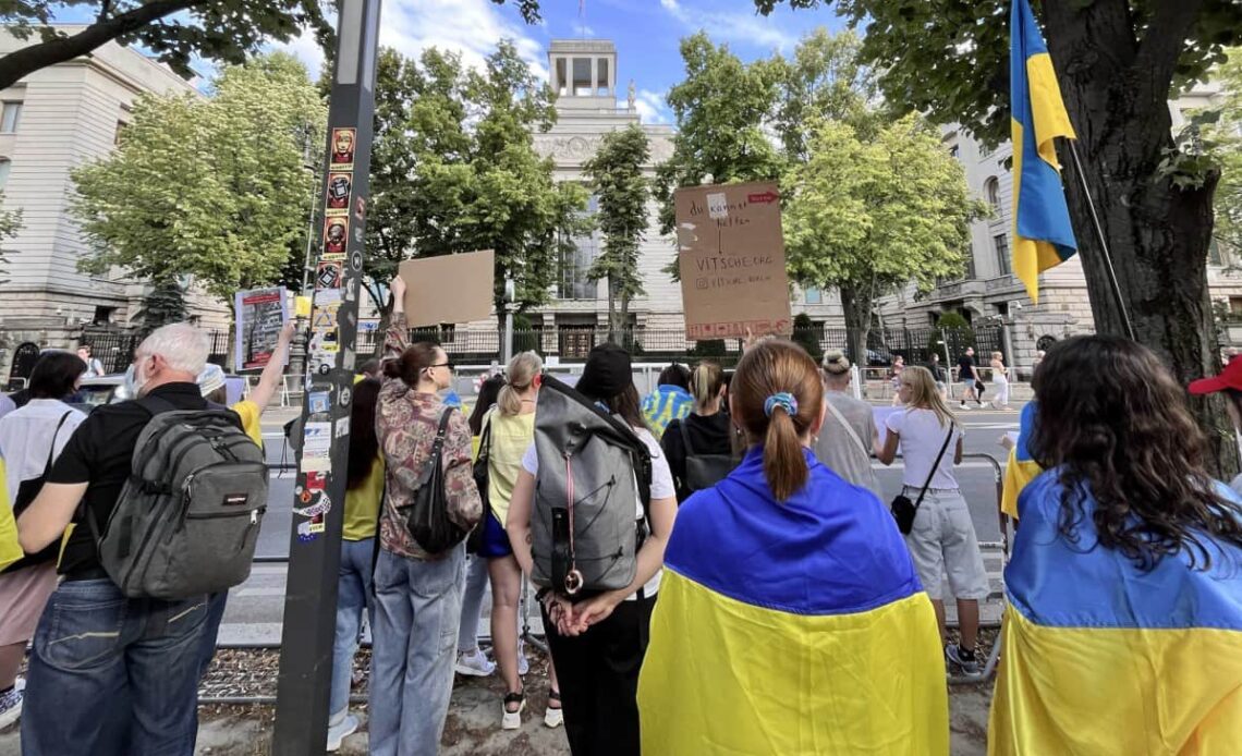 Ukrainian language banned at Berlin rally following Russian attack on Kyiv hospital