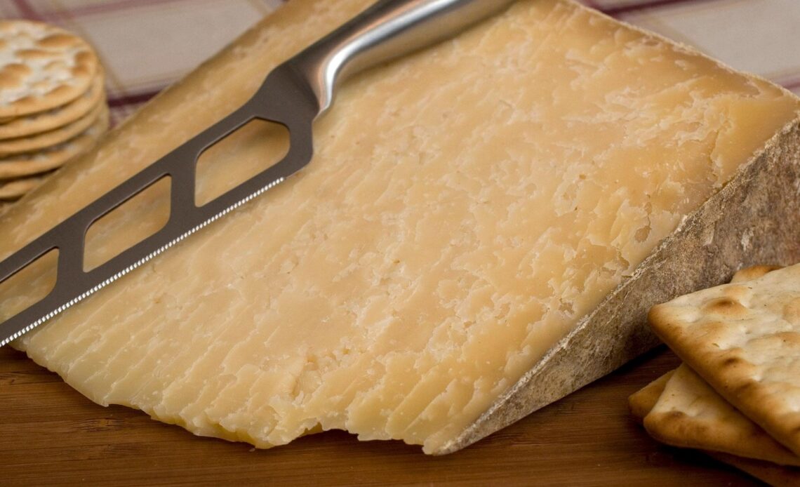 British chef Jamie Oliver urges followers to help solve the 'grate cheese robbery'