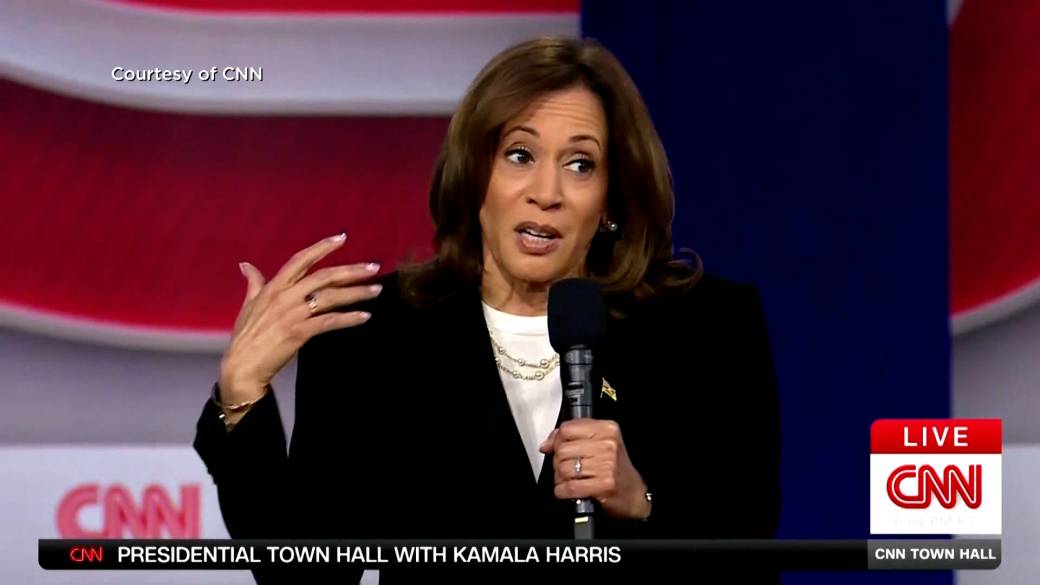 Click to play video: 'Harris calls Trump a ‘fascist’ after ex-chief of staff comments'