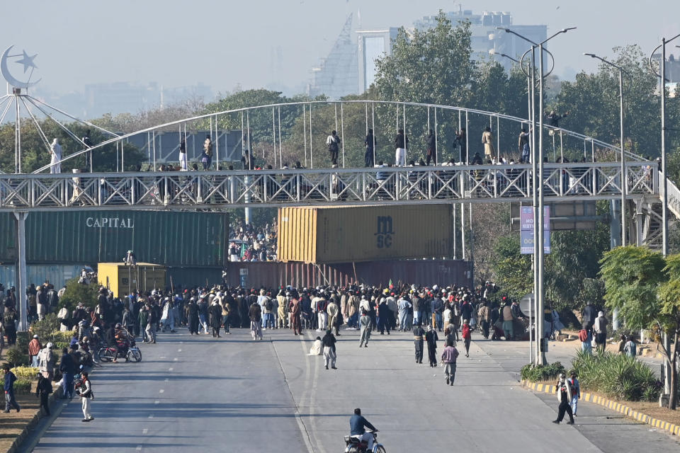 Pakistan deploys army as supporters of former Prime Minister Khan reach capital (Muhammad Reza / Anadolu via Getty Images)