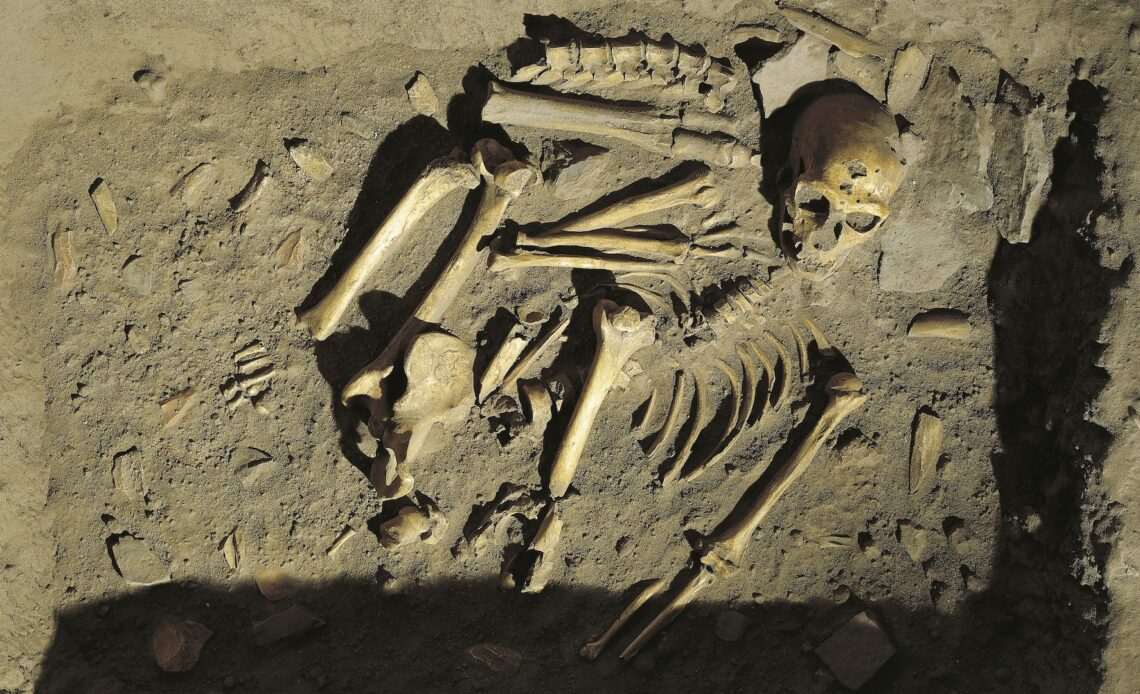 Neanderthals and early Homo sapiens buried their dead differently, study suggests