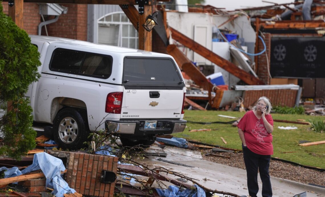 Oklahoma tornadoes and storms leave thousands without power