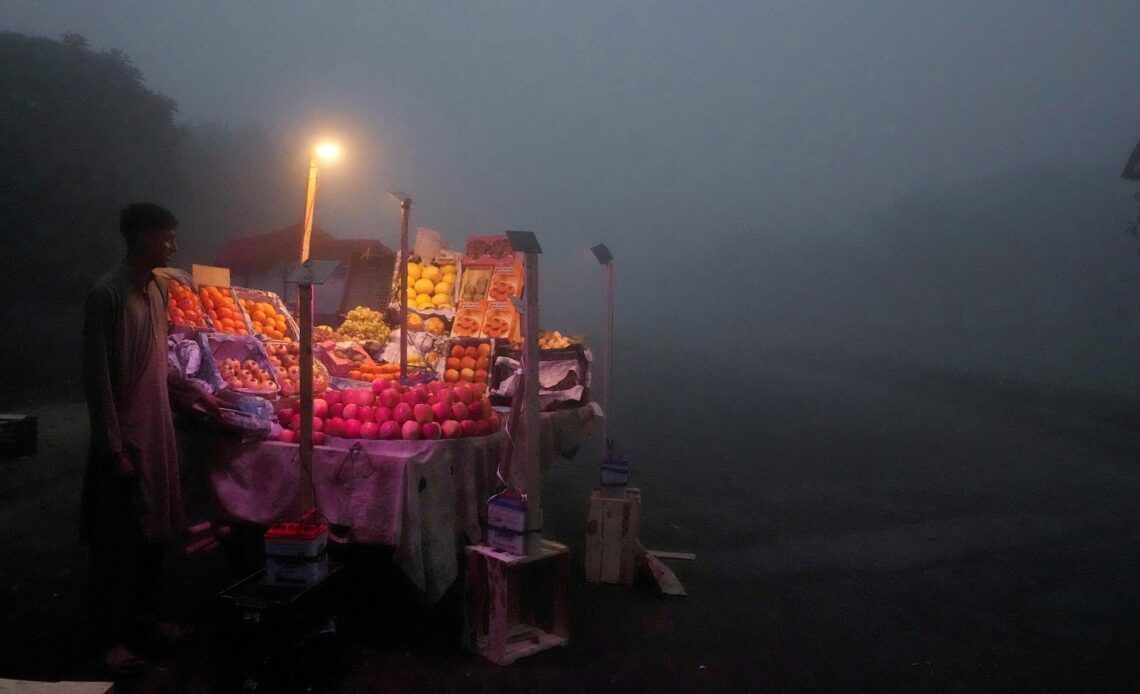 Pakistani province declares health emergency due to smog and locks down two cities