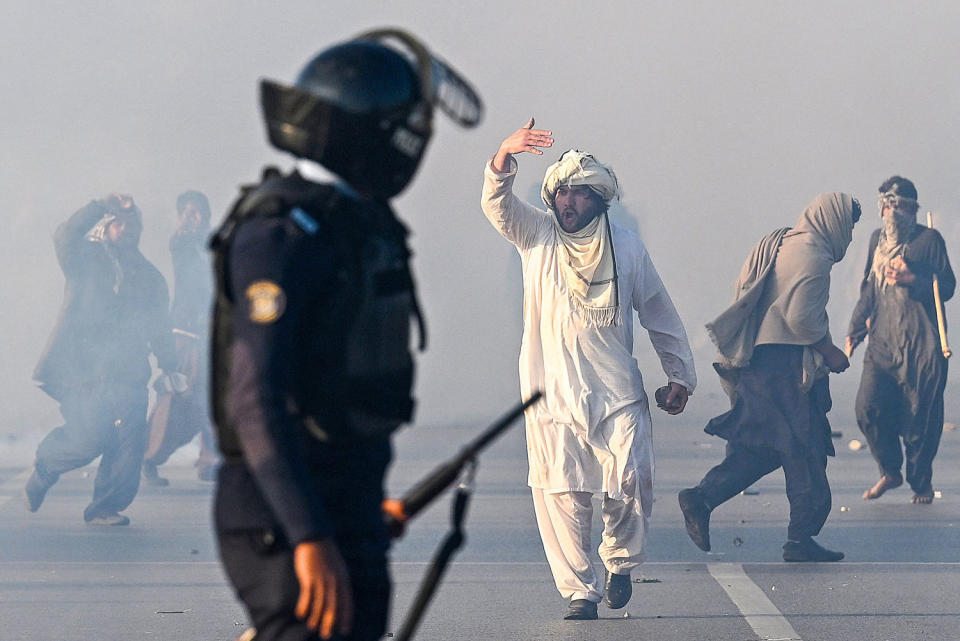 Thousands of protestors calling for the release of Pakistan's jailed ex-prime minister Imran Khan defied roadblocks and tear gas to march to the gates of the nation's capital on November 26.  (Aamir Qureshi / AFP - Getty Images)