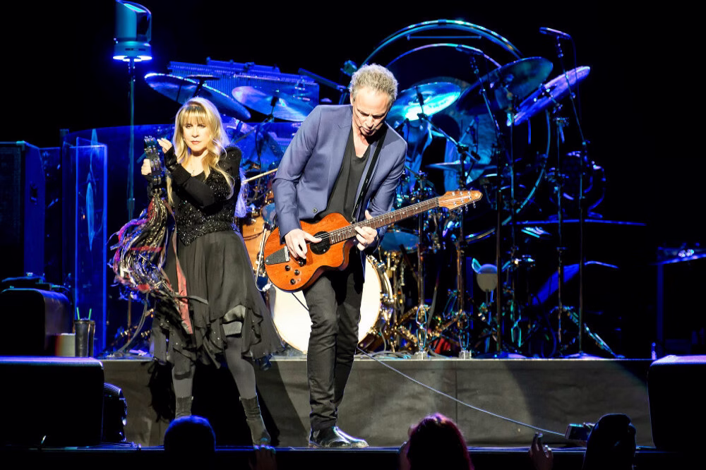 Lindsey Buckingham has offered to feature on former Fleetwood Mac bandmate Mick Fleetwood's new solo album