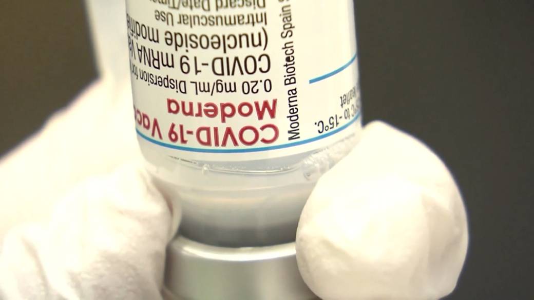 Click to play video: 'Critics push back against Alberta COVID-19 vaccine report'